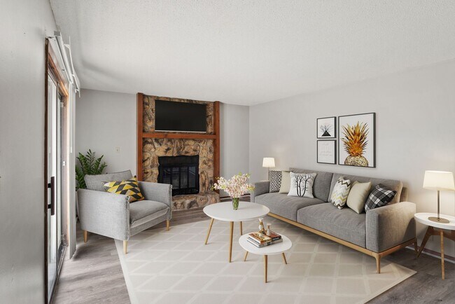 Foto del edificio - Spacious Rooms, fireplace and patio