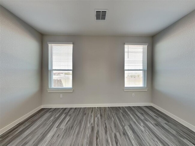 Building Photo - 441 Raglands Rd