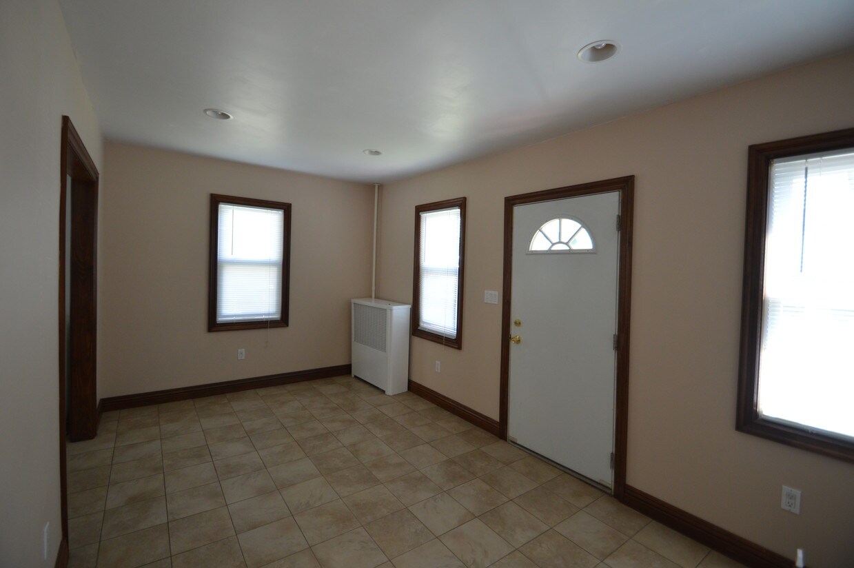 21 Highland Ave, East Rockaway, NY 11518 House Rental in East Rockaway, NY