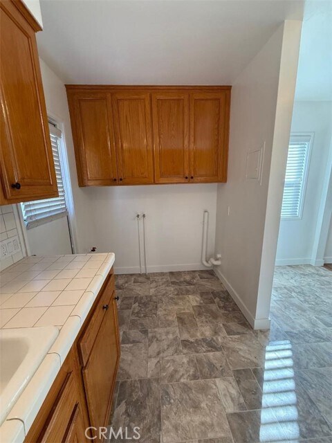 Foto del edificio - 2349 Revere Ave