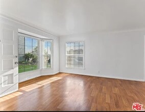 Building Photo - 5913 Overhill Dr