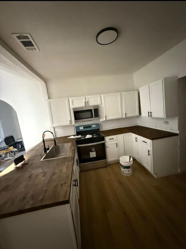 Foto del edificio - 4 Bed, 2 Bath Home Near Downtown San Antonio