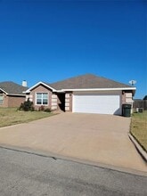 Building Photo - 318 Sugarberry Ave