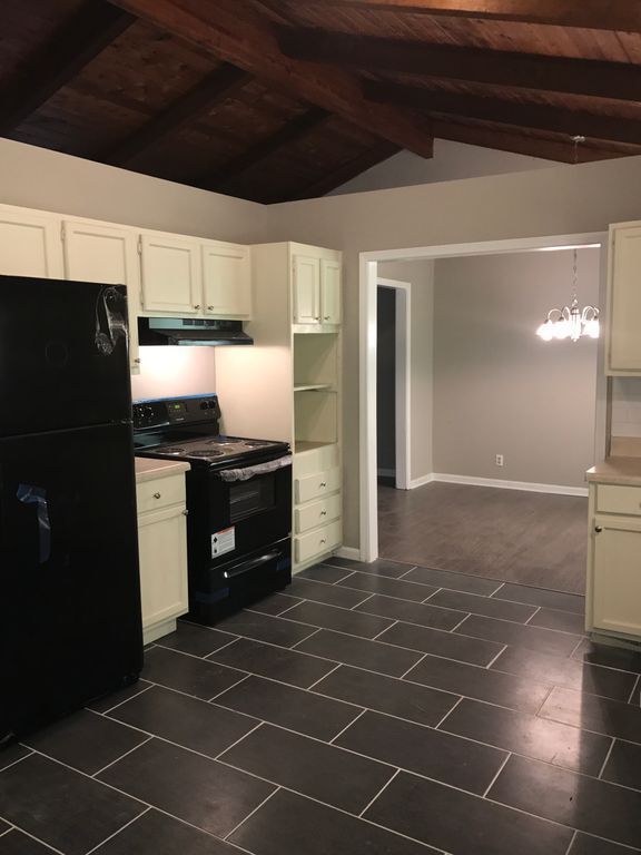 Foto del edificio - Spacious 4 Bedroom 2.5 Bathroom Rental.  M...