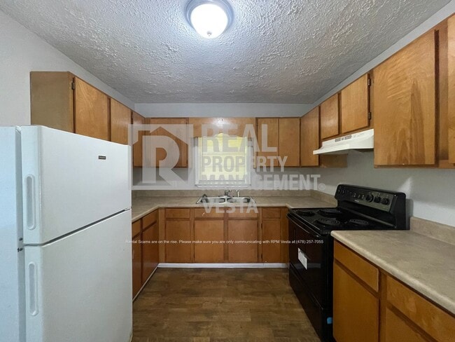 Building Photo - 2970 Malibu Dr