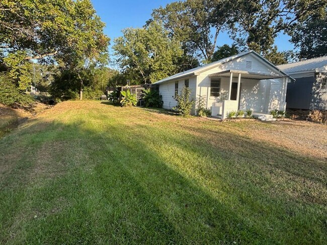Foto del edificio - Call Property Manager Tonia Rollins at (50...