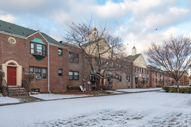 Building Photo - 66-70 Tulip Avenue