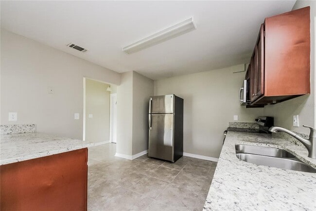 Building Photo - 713 E Flag Way