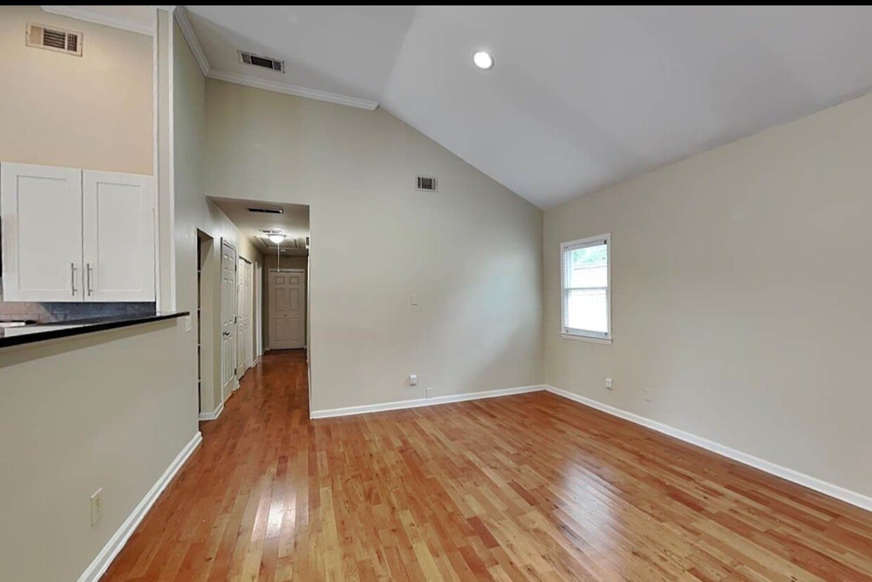 Building Photo - 1551 New St NE