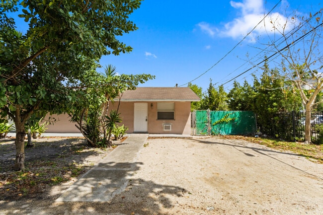 Foto del edificio - 804 NW 2nd Ave