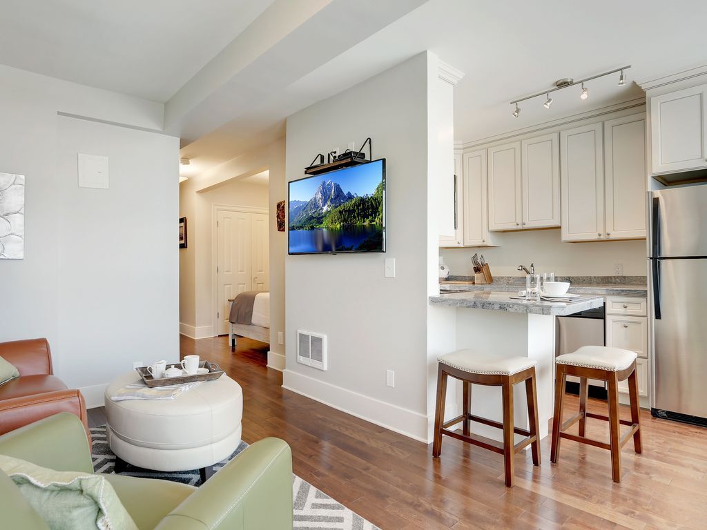 Foto principal - Town House Apartments (Vistaproperties.us)