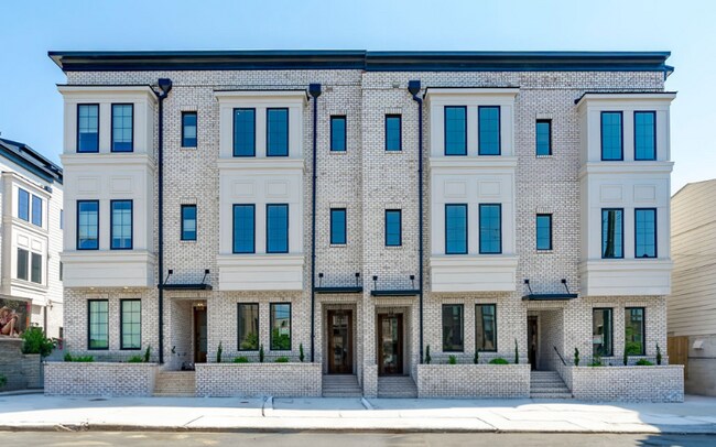 Building Photo - 619 S West St