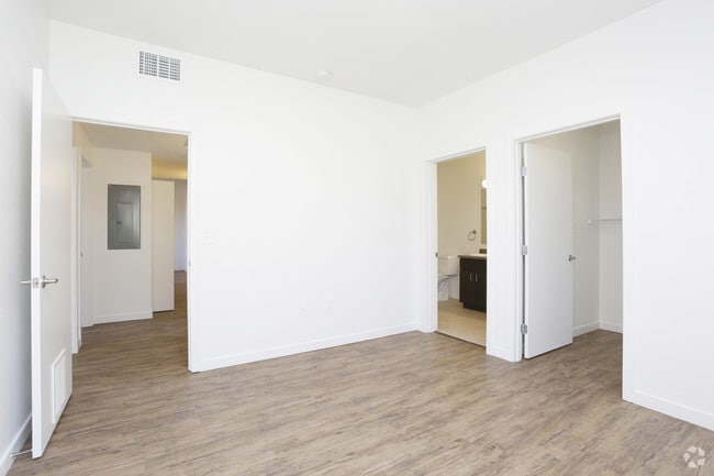 Building Photo - New Leaf