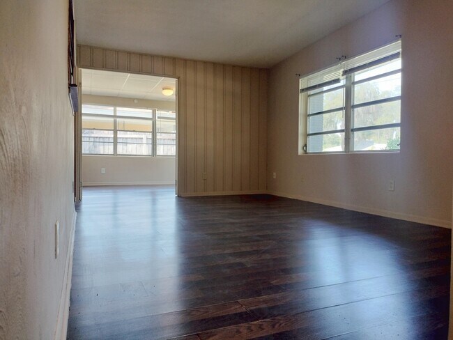 Foto del edificio - 600 N Center St