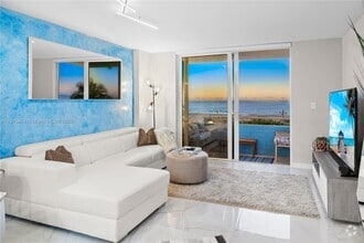 Building Photo - 465 Ocean Dr