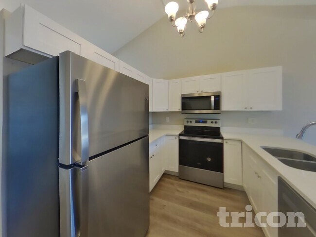 Building Photo - 16013 Woodpine Dr