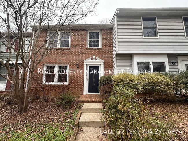 Foto del edificio - Charming 3BR/2.5BA Townhouse in Charlotte!