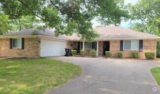 Building Photo - 4404 Parkridge Dr