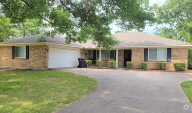 Building Photo - 4404 Parkridge Dr