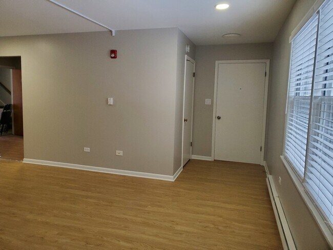 Building Photo - 4713 Elm St
