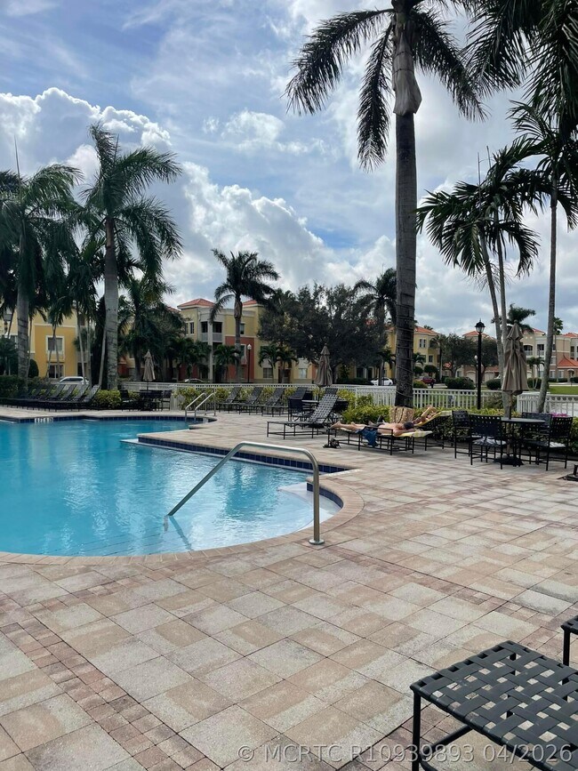 Foto del edificio - 11027 Legacy Blvd