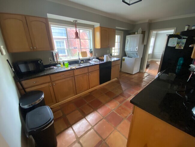 Building Photo - 61 N Reese St