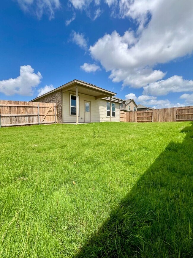 Building Photo - Charming 3BR 2BA House in Buda