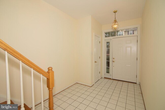 Building Photo - 935 Herons Run Ln