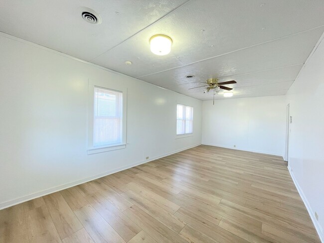 Foto del edificio - 2 bedroom home in South Hutchinson