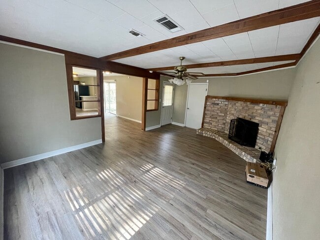 Foto del edificio - 660 Enfield Ln, Beaumont, TX 77706