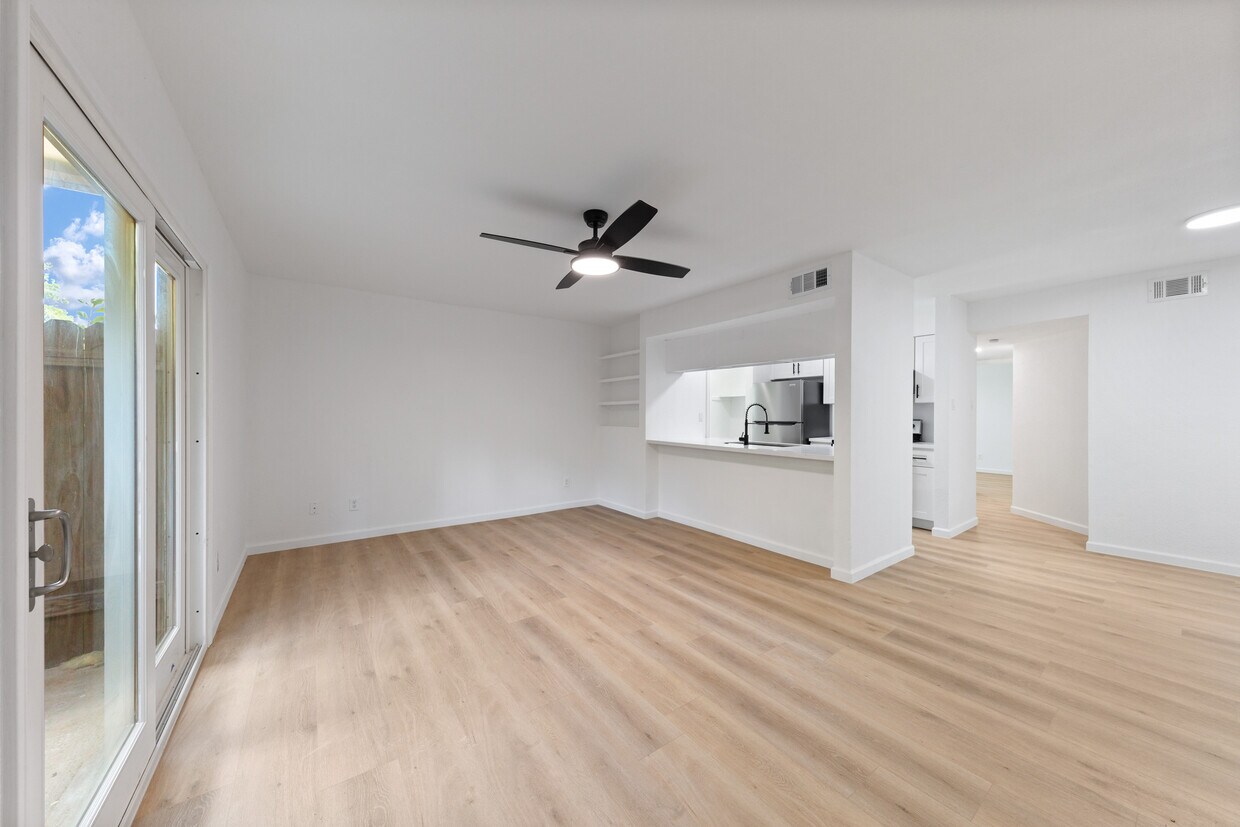 Foto principal - 815 Lyle West Ave
