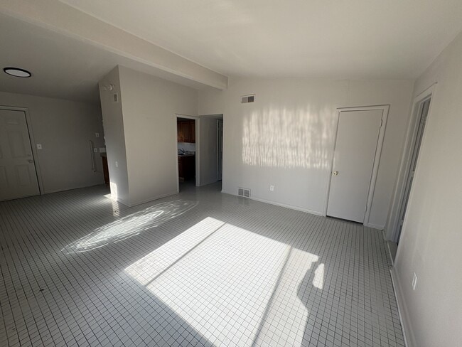 Foto del edificio - 2821 E 40th Pl N