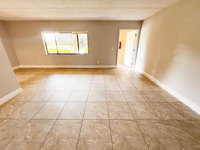 Building Photo - 1106 Meadows Cir