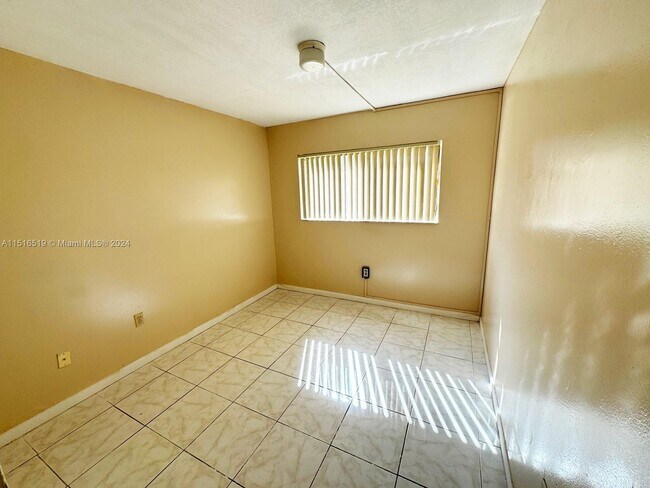 Foto del edificio - 7429 SW 152nd Ave