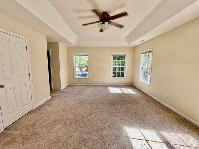 Building Photo - 806 Northwood Hills Ave