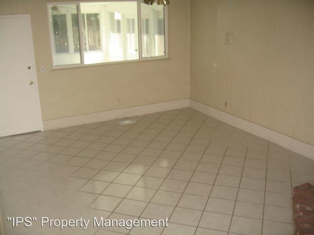 Building Photo - 1566 W Sierra Ave