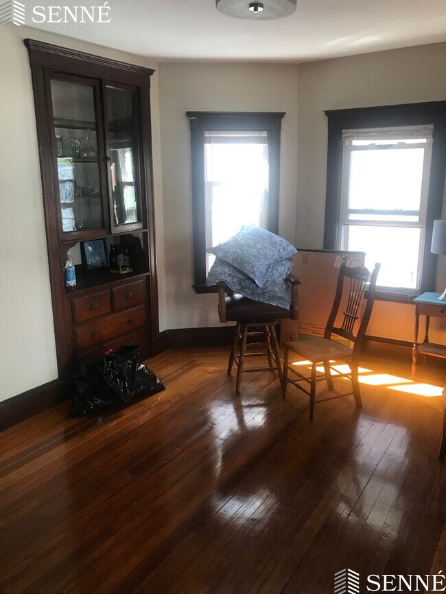 Building Photo - 19 Lovell St