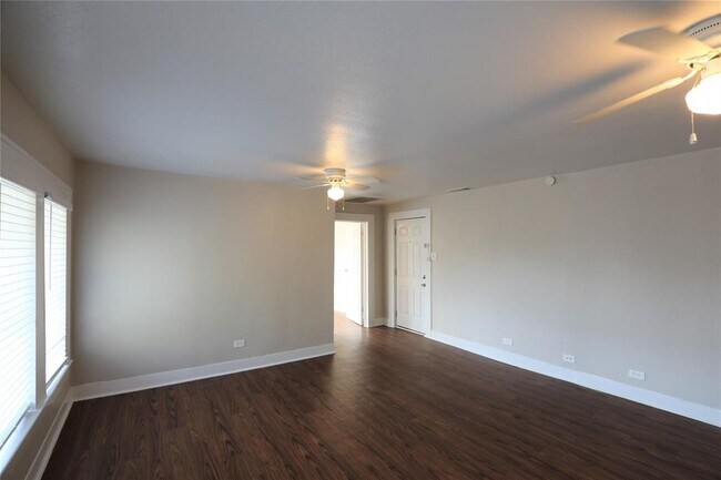 Building Photo - 925 S Tyler St
