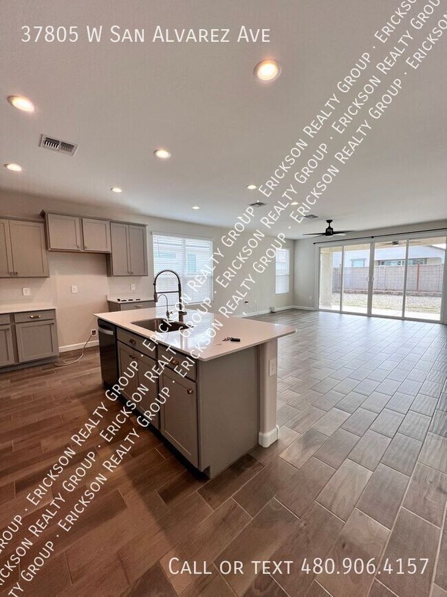 Foto del edificio - 37805 W San Alvarez Ave