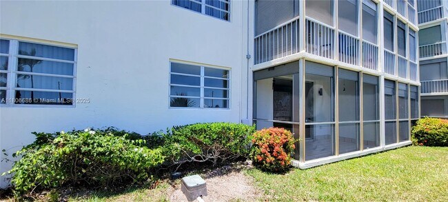 Building Photo - 3010 Marcos Dr