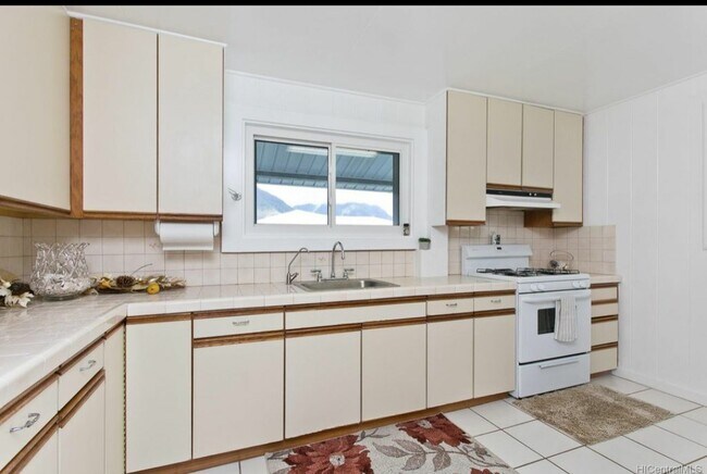 Cocina con vistas a la montaña - 1105 Nanialii St