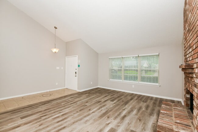 Building Photo - 2119 Belmont Park Dr