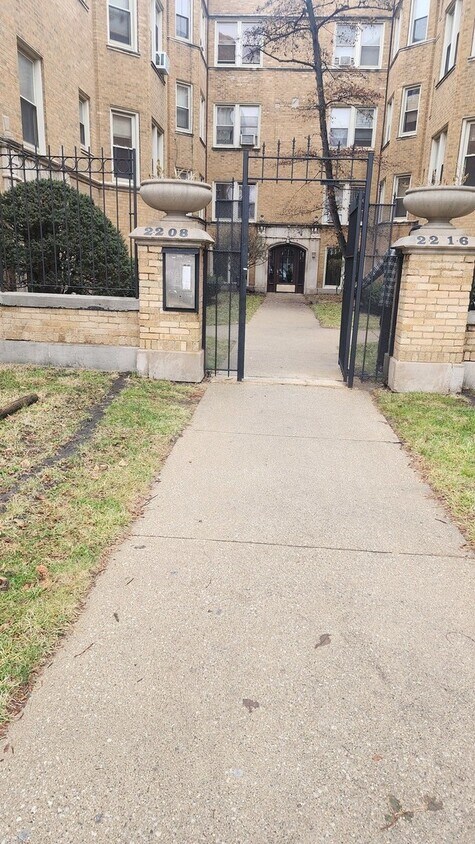 Foto principal - 2212 E 70th St