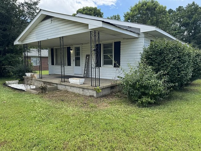 605 N Main St