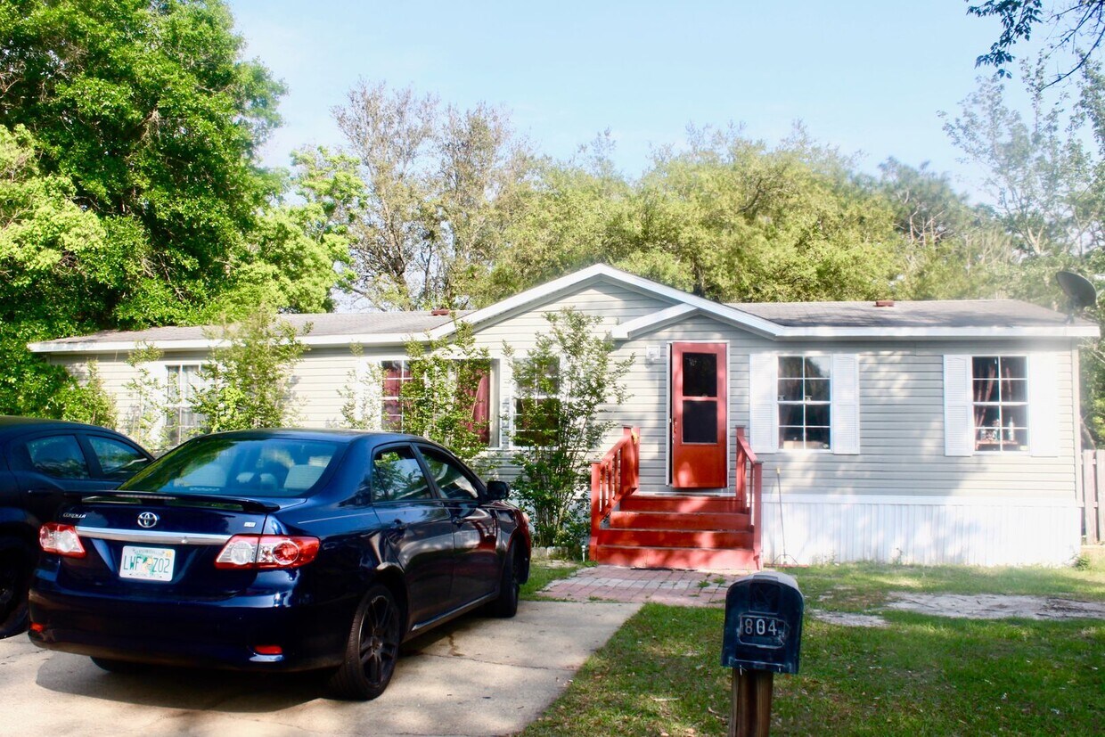 Foto principal - Affordable - Great Location 3 BR 2 BA Mobi...
