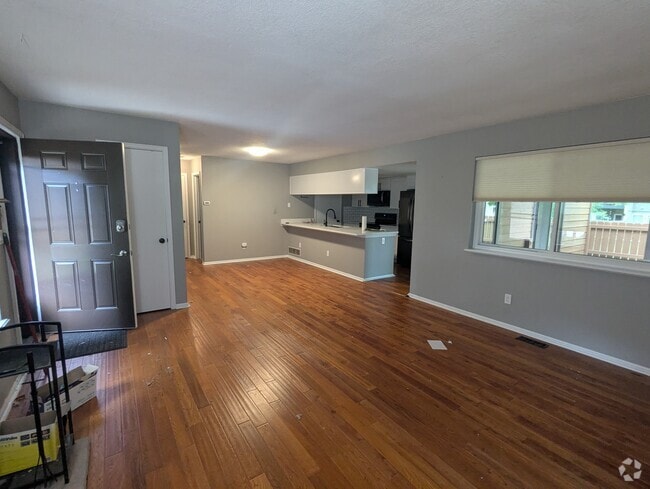 Building Photo - 6241 Willow Ln