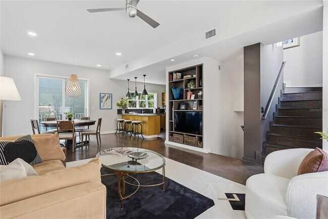 Foto del edificio - 106 Fareham Pl N