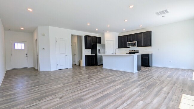 Building Photo - 809 Lindsay Ln