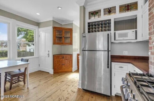 Building Photo - 511 4th Ave