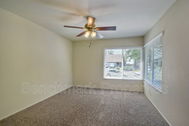 Building Photo - 616 Woodside Pl